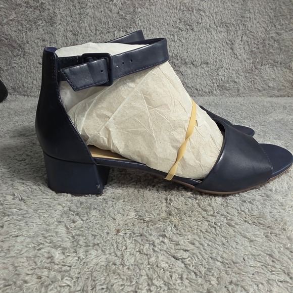 Clarks Dressy Sandals Open Toe Navy Leather Block Heel Women Size 11 - Picture 4 of 6